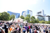 虹のコンキスタドールによるライブの様子。