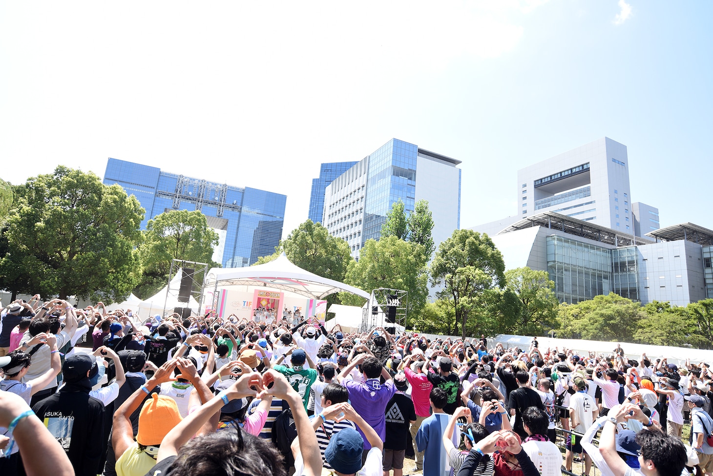 虹のコンキスタドールによるライブの様子。
