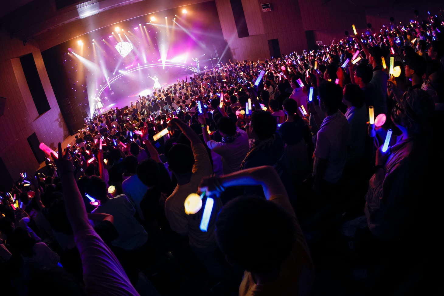 TrySail「LAWSON presents TrySail Live Tour 2023 “SuperBloom”」初日公演の様子。