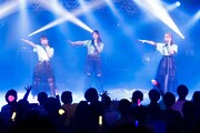 TrySail「LAWSON presents TrySail Live Tour 2023 “SuperBloom”」初日公演の様子。