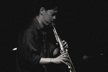 松丸契（撮影：三田村亮）