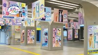 「ビオレでまる1日アクティブ！キャンペーン」広告を掲出する東京・池袋駅イメージ。