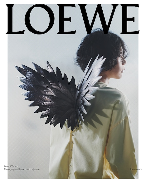 「LOEWE FW23メンズコレクションキャンペーン」ルックより米津玄師。
