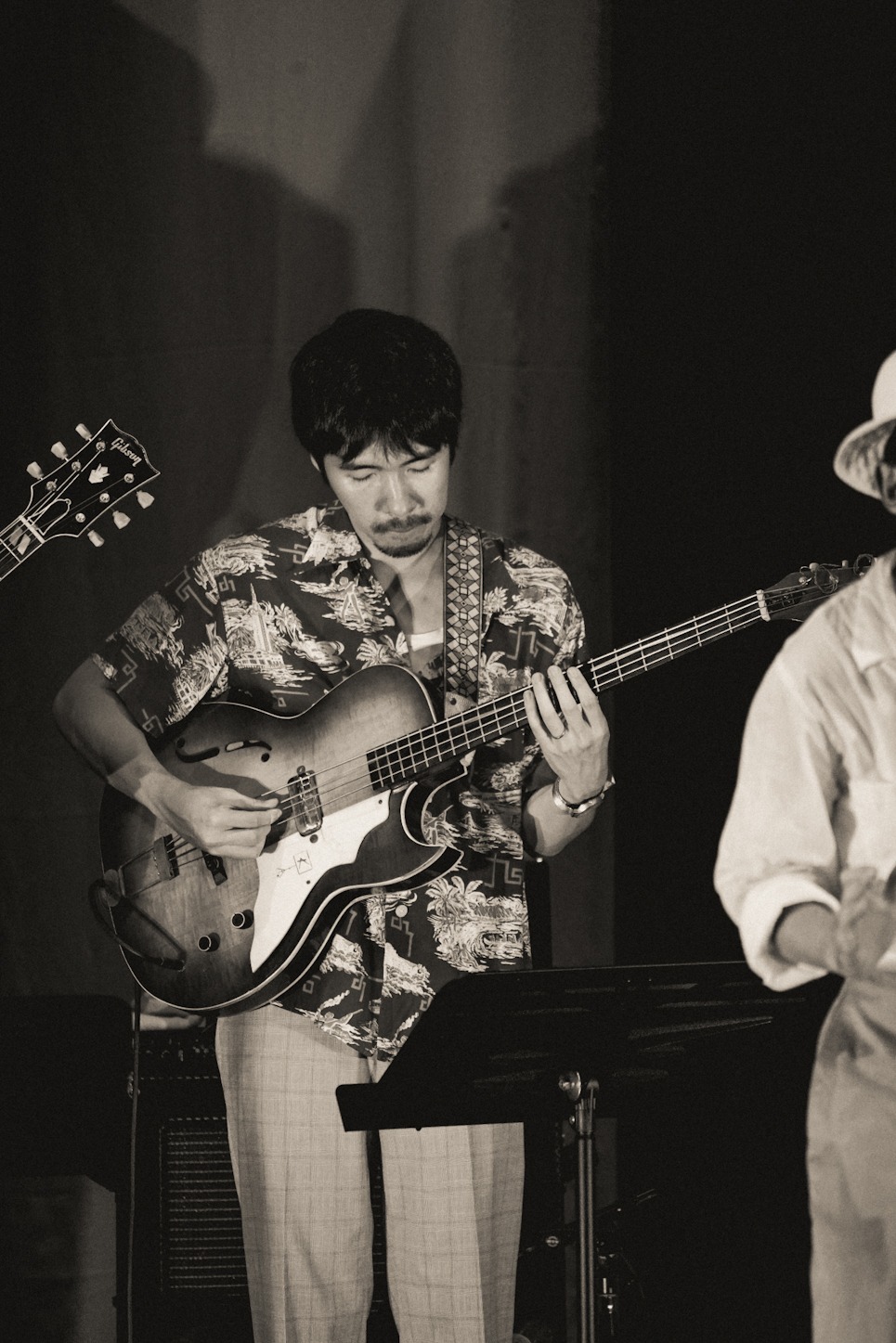 岡田拓郎（B）（Photo by Asami Nobuoka）