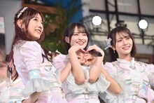 ≠MEの蟹沢萌子、冨田菜々風、尾木波菜。