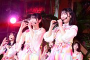 日向坂46の丹生明里、上村ひなの。