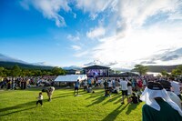 「エビ中 夏のファミリー遠足 略してファミえん in 山中湖 2023」の様子。