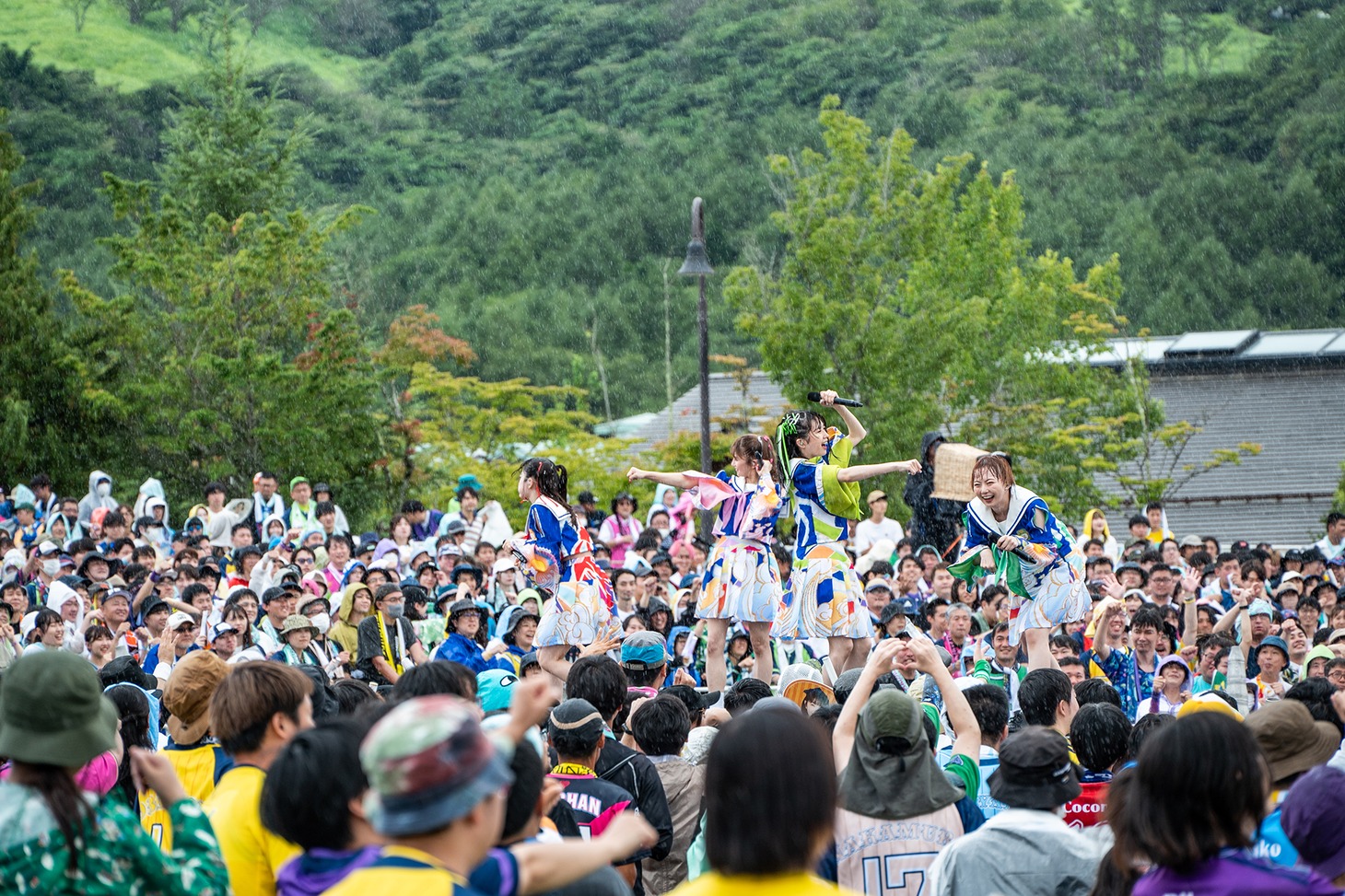 「エビ中 夏のファミリー遠足 略してファミえん in 山中湖 2023」2日目の様子。