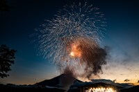 夜空を彩る打ち上げ花火。