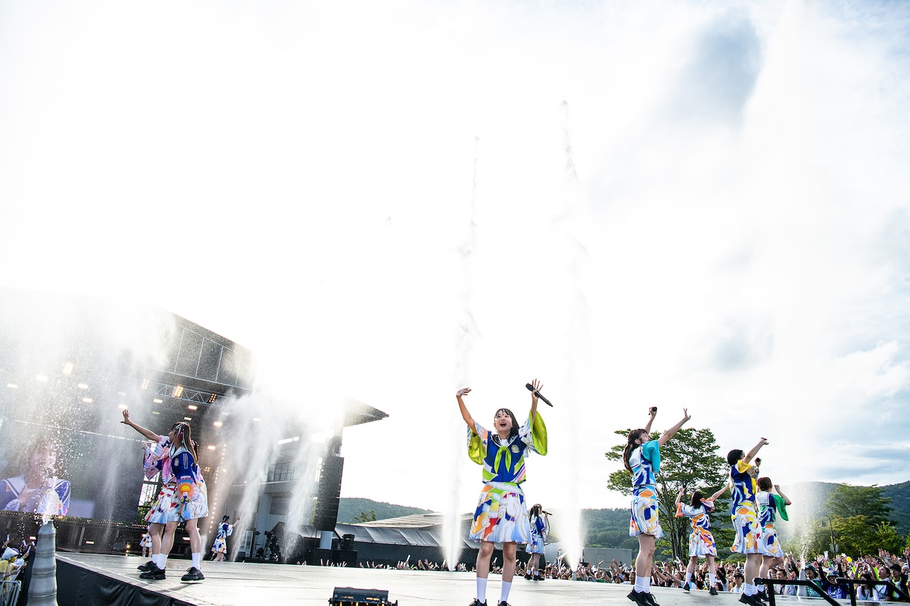 エビ中、雄大な富士山をバックに10人体制初の「ファミえん」姉メンvs妹