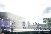 水浸しになってパフォーマンスするエビ中。