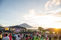 「エビ中 夏のファミリー遠足 略してファミえん in 山中湖 2023」の様子。