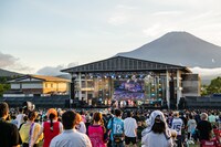 「エビ中 夏のファミリー遠足 略してファミえん in 山中湖 2023」の様子。