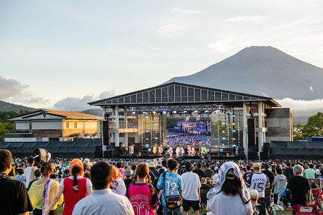 「エビ中 夏のファミリー遠足 略してファミえん in 山中湖 2023」の様子。