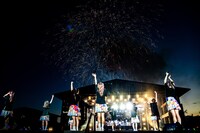 夜空に広がる打ち上げ花火。