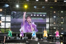 「響」を歌うエビ中姉メンチーム。