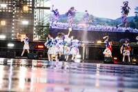 花道を駆けるエビ中。