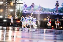 花道を駆けるエビ中。