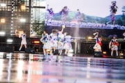 花道を駆けるエビ中。