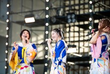 開始早々お団子ヘアが崩れてしまった風見和香（中央）。