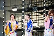 開始早々お団子ヘアが崩れてしまった風見和香(中央)。