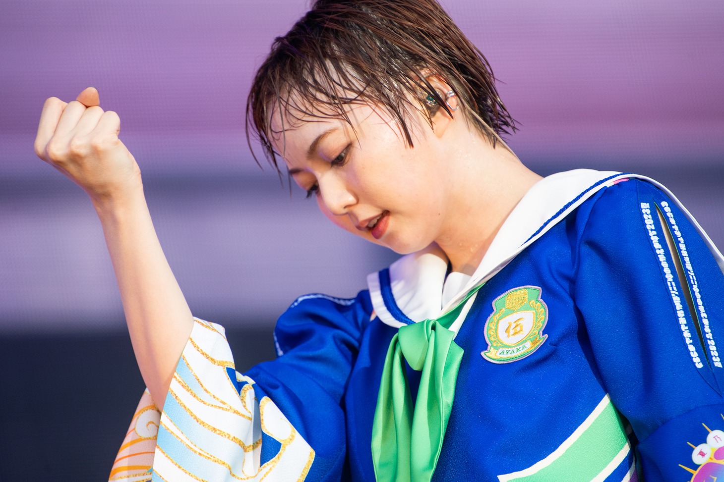 安本彩花