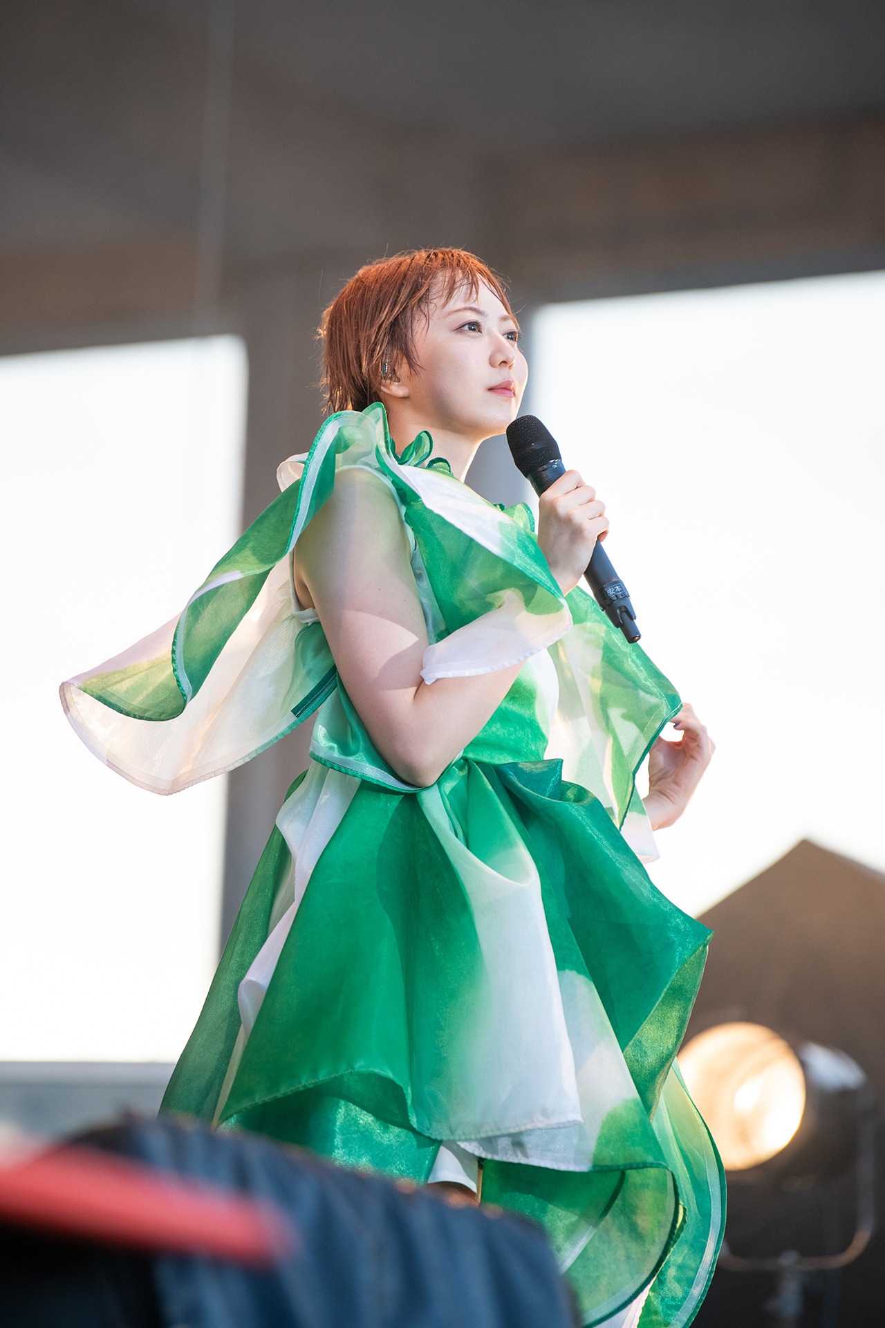 安本彩花