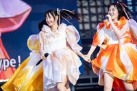 「ファミえん」初参加の仲村悠菜（左）と桜井えま（右）。