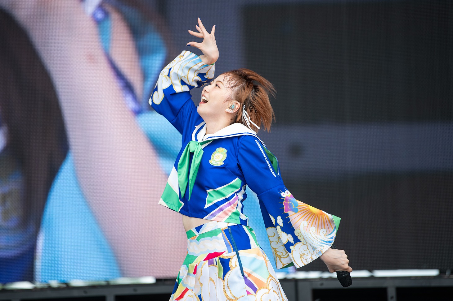 安本彩花