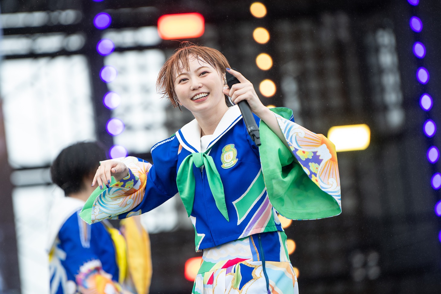安本彩花