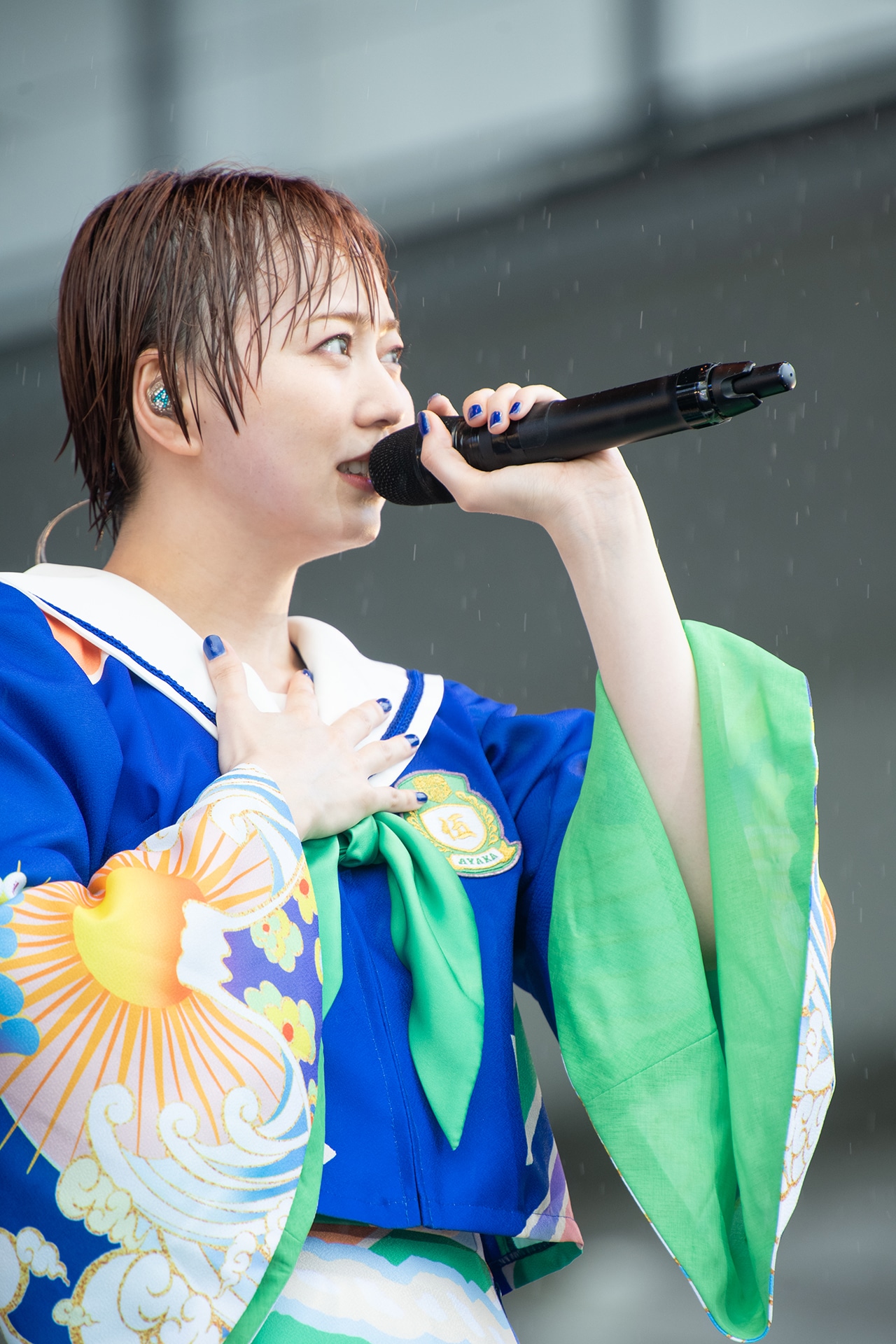 安本彩花