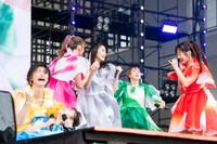 寸劇を繰り広げるエビ中。