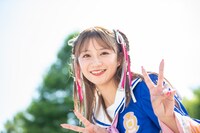 満面の笑顔でカメラに寄ってくる星名美怜。