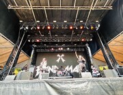 BAND-MAIDのステージの様子。