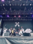 BAND-MAIDのステージの様子。