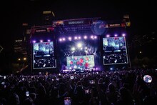 TOMORROW X TOGETHERのステージの様子。