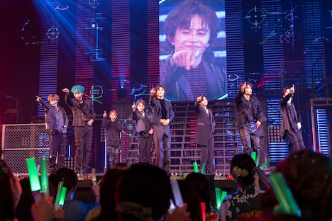 超特急（撮影：米山三郎）