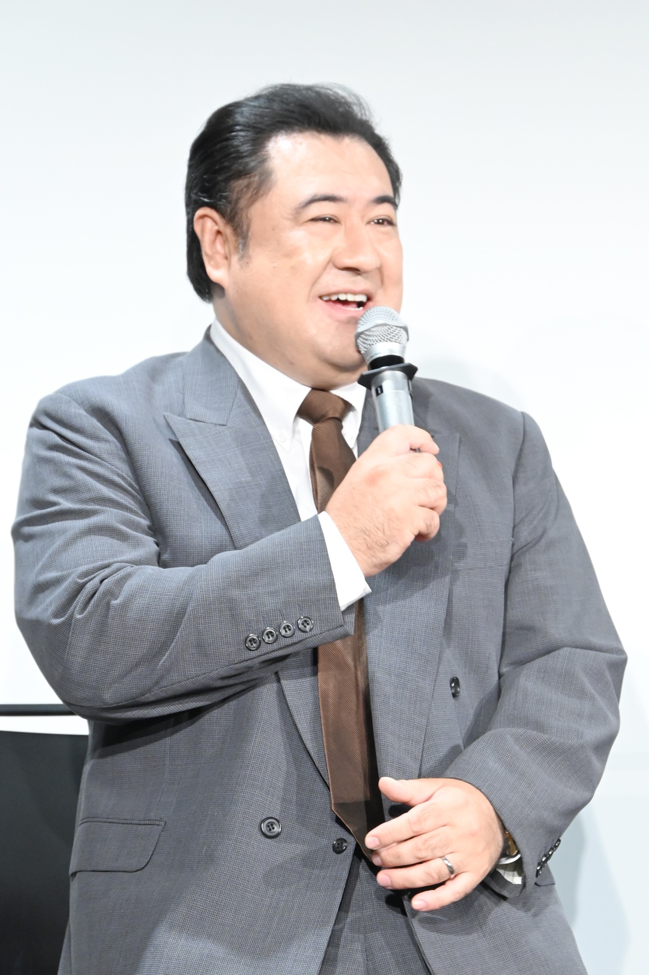 小手伸也