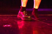 靴が片方脱げながらも、変わらずにパフォーマンスを続けていた姫野ひなのの足元。
