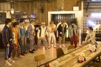 郷ひろみとFANTASTICS from EXILE TRIBE。(c)日本テレビ