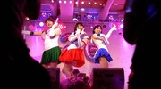 アイドルのオーナー自らがステージに立つ東京・田端のLive Space マリールー。（写真提供：NHK）