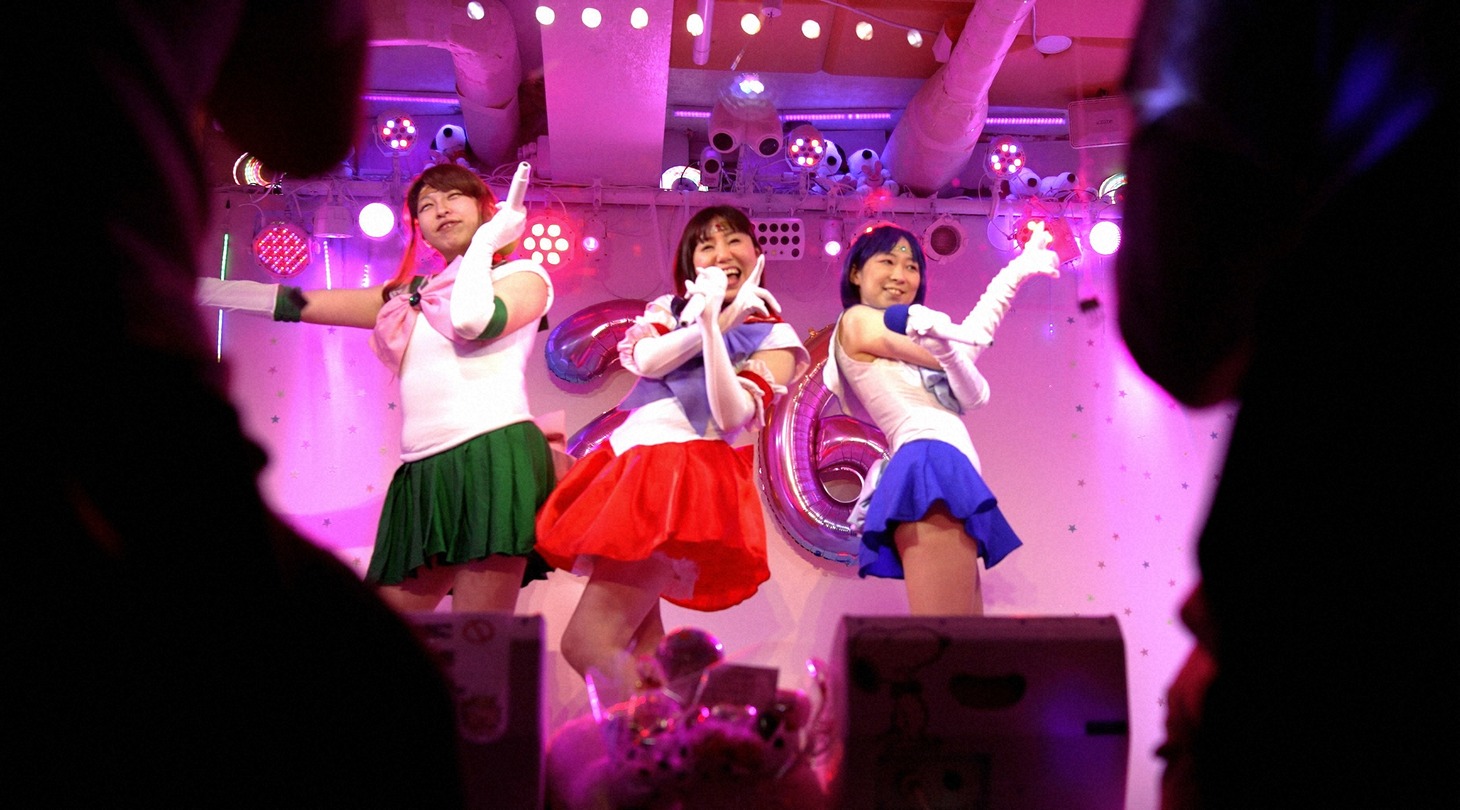 アイドルのオーナー自らがステージに立つ東京・田端のLive Space マリールー。（写真提供：NHK）