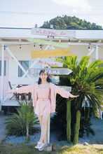 上村ひなの（日向坂46）写真集「そのままで」楽天ブックス限定版裏表紙（撮影：藤原宏）