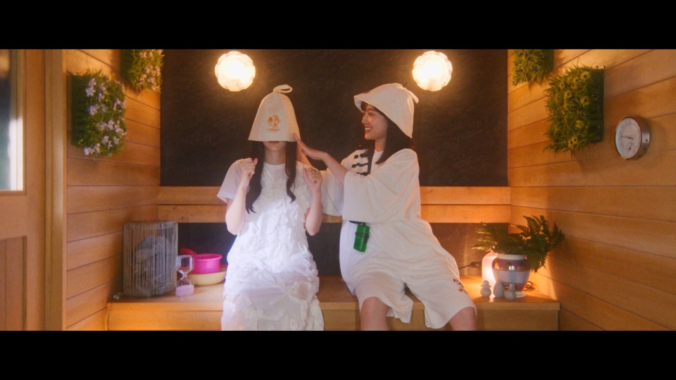 乃木坂46「おひとりさま天国」ミュージックビデオより。