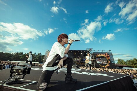 YOSUKE（Vo）（撮影：横山マサト）