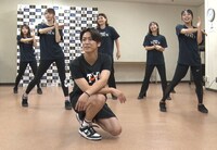 ヴィーナスとダンスを練習する亀梨和也。(c)日本テレビ