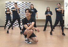 ヴィーナスとダンスを練習する亀梨和也。(c)日本テレビ