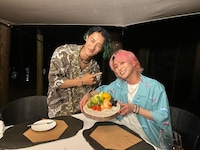 岩本照と佐久間大介の2人旅の様子。(c)関西テレビ