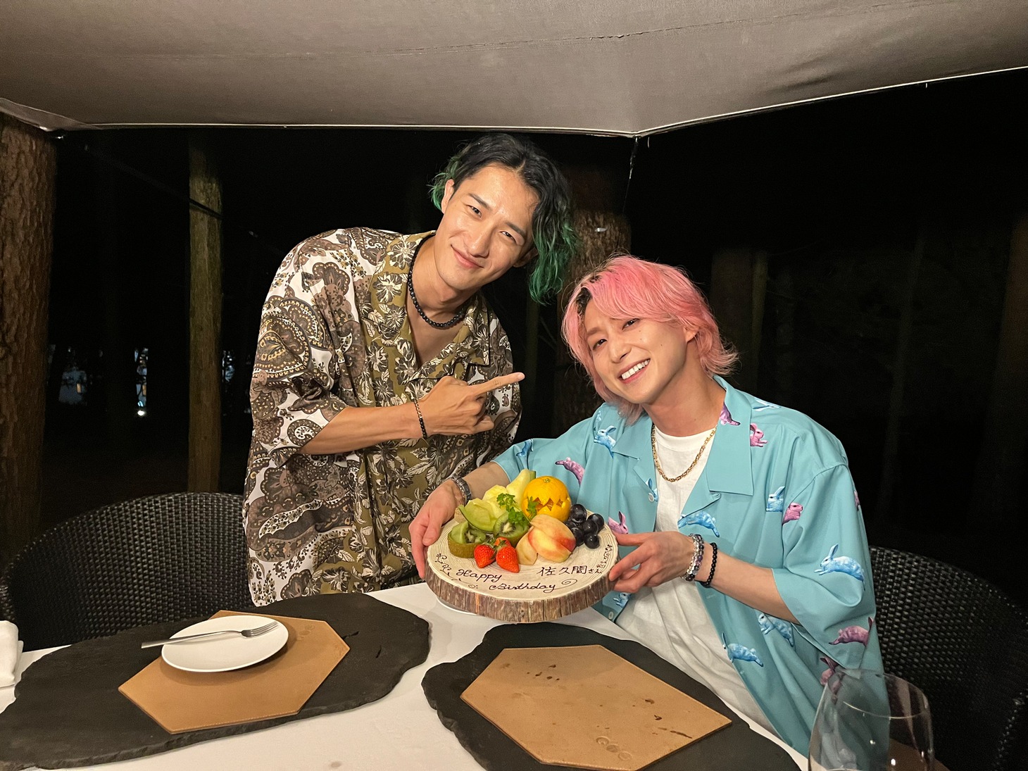岩本照と佐久間大介の2人旅の様子。(c)関西テレビ