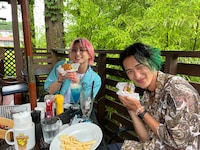岩本照と佐久間大介の2人旅の様子。(c)関西テレビ